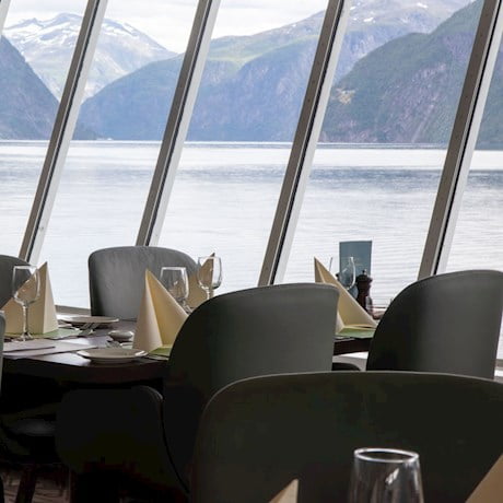 /sv-se/-/media/stresslesssite/magasin/hurtigruten/hurigruten_dining_view_960x960.jpg?cx=0&cy=0&cw=460&ch=460&hash=FDF54AF35211763A426550203515F884
