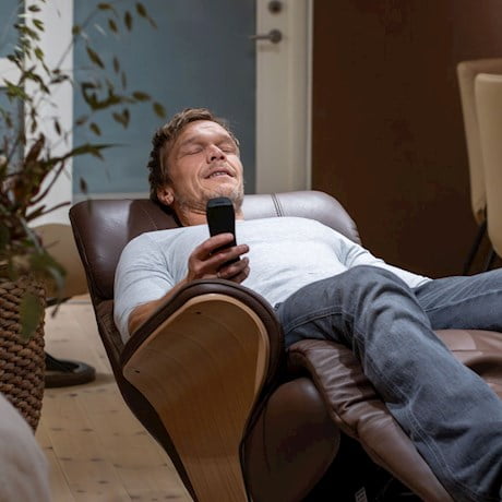 /sv-se/-/media/stresslesssite/magasin/recharge-your-mind/tomasrelaxing.jpg?cx=0&cy=0&cw=460&ch=460&hash=7B612DCEEB5F00A9D2E2BBA1AD51F5EF