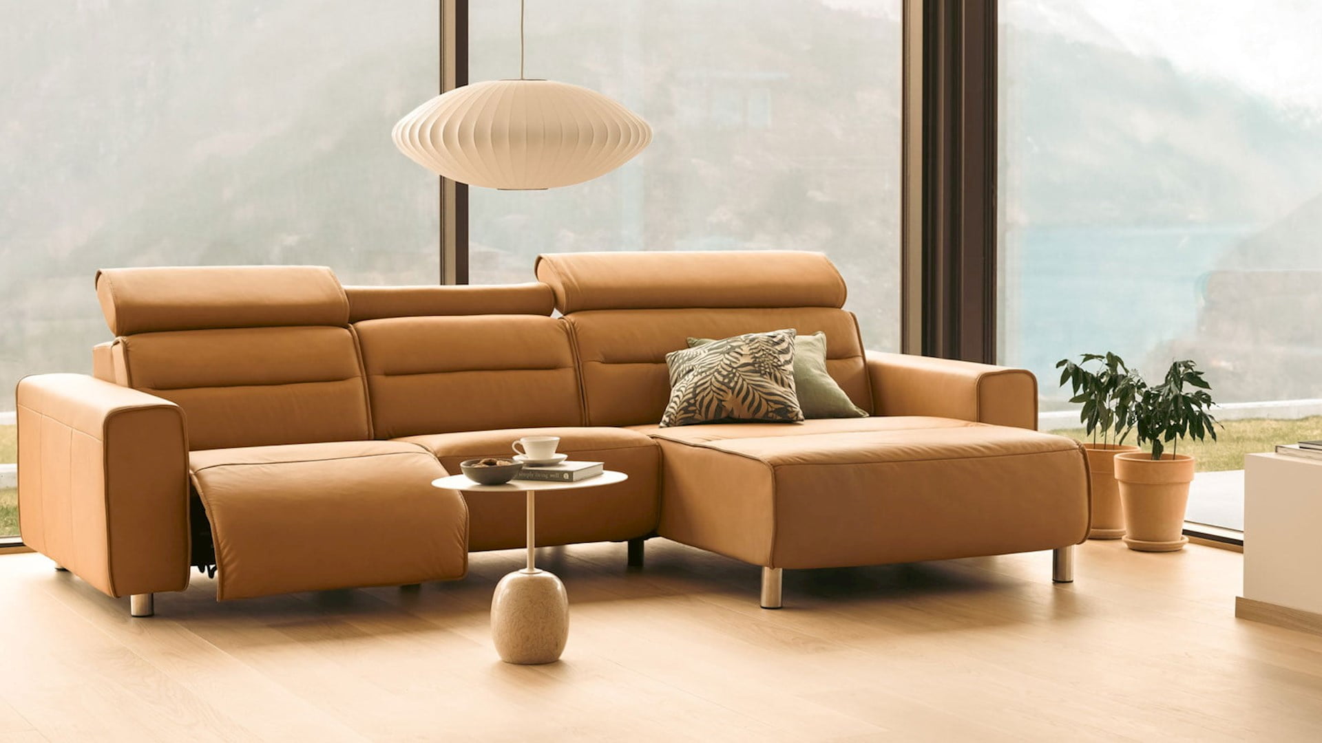 /th-th/-/media/stresslesssite/inspiration/material/careleatherfabric/emily_paloma_almond_1920x1080.jpg?cx=0.45&cy=0.53&cw=1920&ch=1080&hash=A98ABC7559C3298B5E302B0C36B7428D